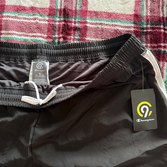 NWT C9 CHAMPION RUNNING WOMEN’S SHORT SIZE XL - Picture 2 of 3